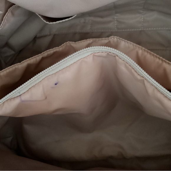 Tote 100% leather great for travel or work bag. - Picture 8 of 12